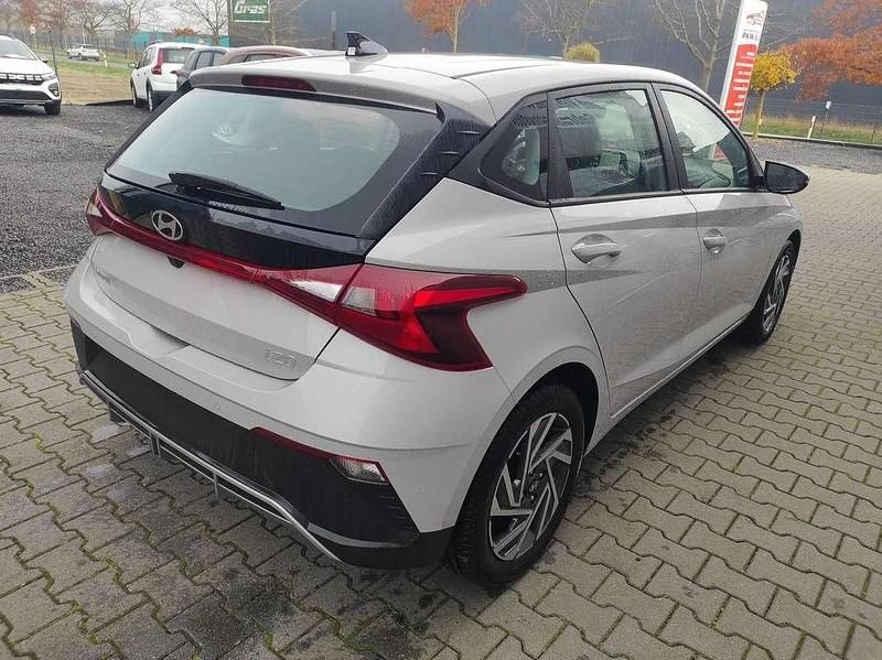 Neu Hyundai i20 79 PS (58 kW) 2025 Grau Kleinwagen