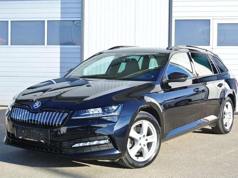 Schwarz Gebraucht 2021 Skoda Superb SportLine Kombi | € 26.390 (Fairer Preis) - Bild 1/4