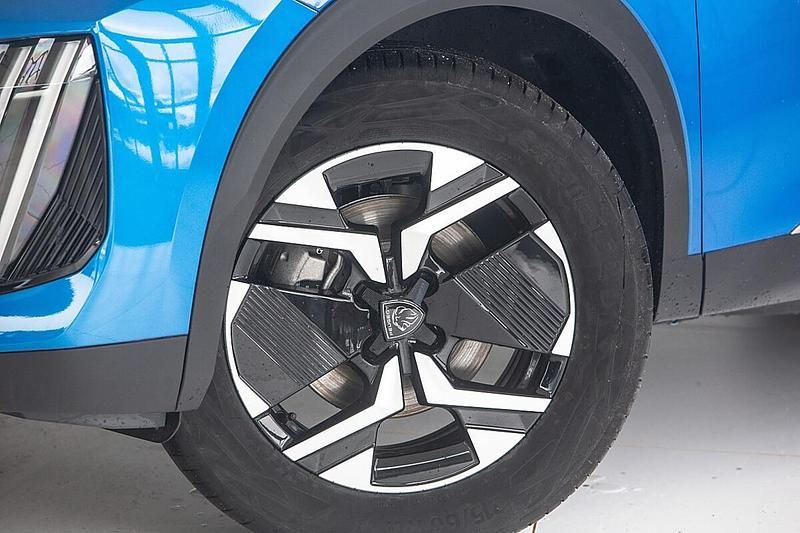 Neu Peugeot e-2008 Allure 114 kW (156 PS) 2025 Blau SUV