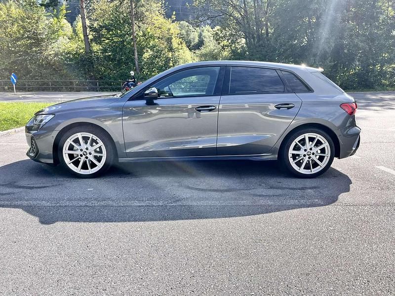 Gebraucht Audi A3 S-Line 116 PS (85 kW) 2024 Grau