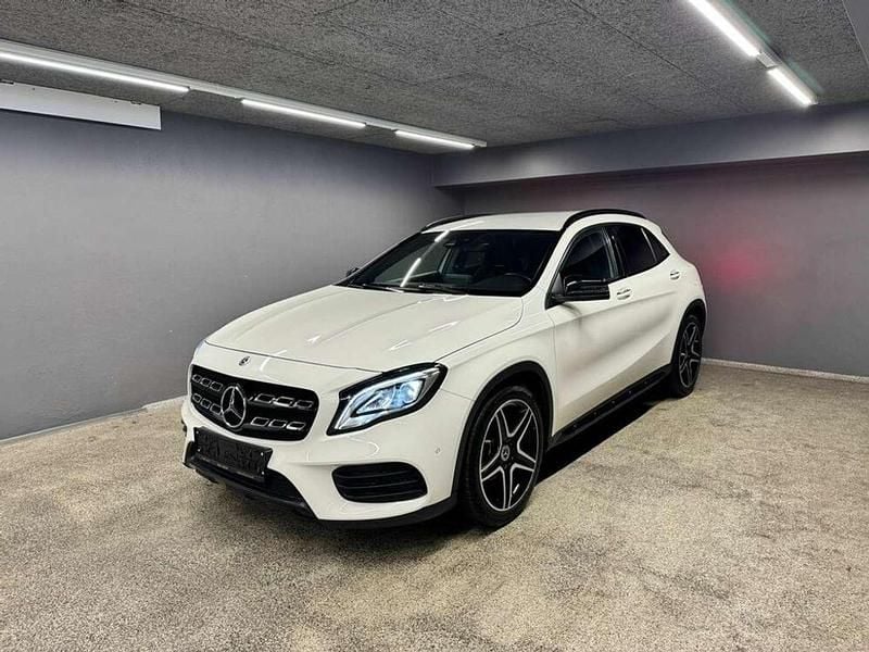 Weiß Gebraucht 2017 Mercedes GLA200 AMG SUV | € 21.900 (Fairer Preis) - Bild 1/4