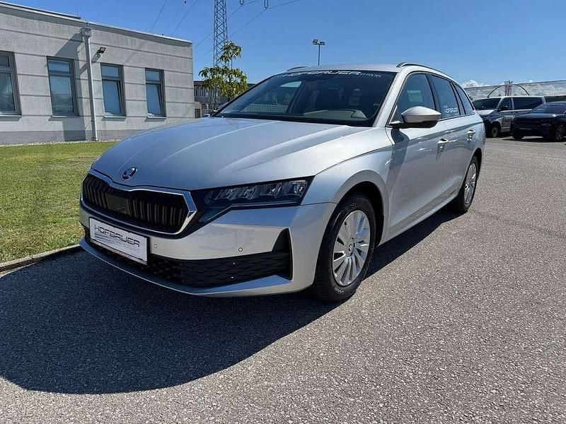 Silber metallic Neu 2025 Skoda Octavia Essence Kombi | € 29.000 (Guter Preis) - Bild 1/4