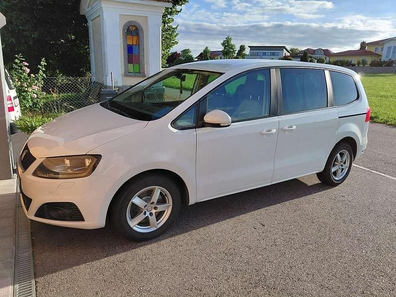 Weiß Gebraucht 2015 Seat Alhambra Business Van / Kleinbus | € 8.900 (Fairer Preis) - Bild 1/4