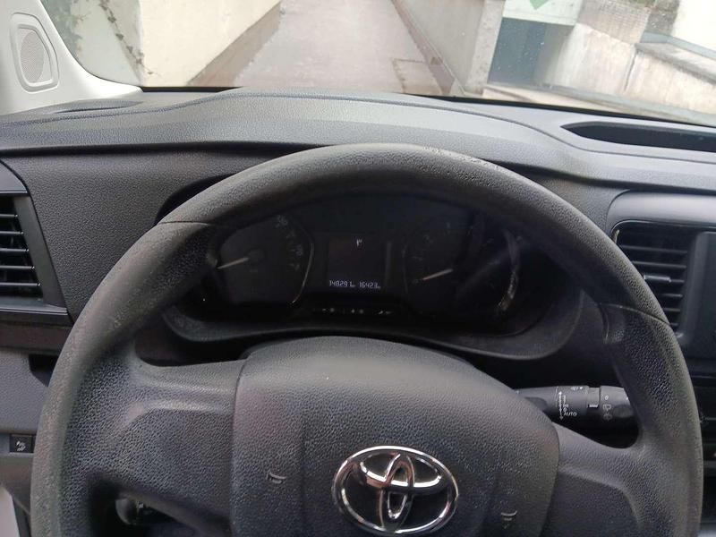 Gebraucht Toyota Proace 122 PS (89 kW) 2018 Weiß Van / Kleinbus