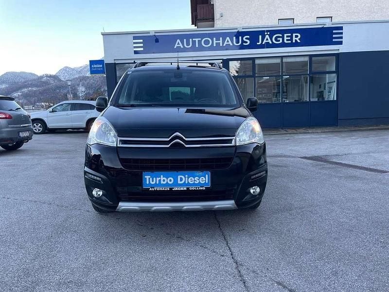 Schwarz Gebraucht 2017 Citroën Berlingo Feel Van / Kleinbus | € 11.800 (Fairer Preis) - Bild 1/4