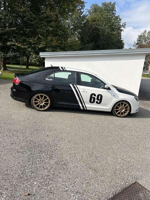 Gebraucht Seat Toledo Style 86 PS (63 kW) 2013 Weiß Kleinwagen