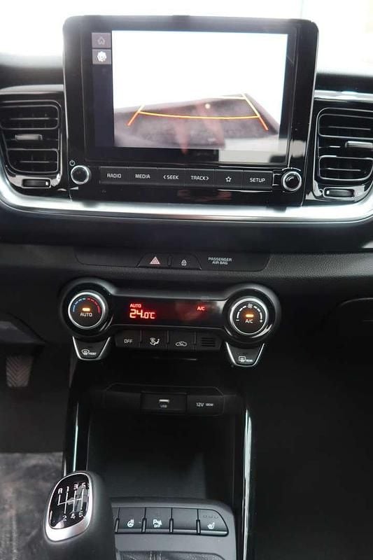 Gebraucht Kia Stonic Silver 99 PS (72 kW) 2022 Silber SUV