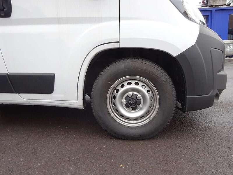 Gebraucht Peugeot Boxer S 140 PS (102 kW) 2024 Weiß Van