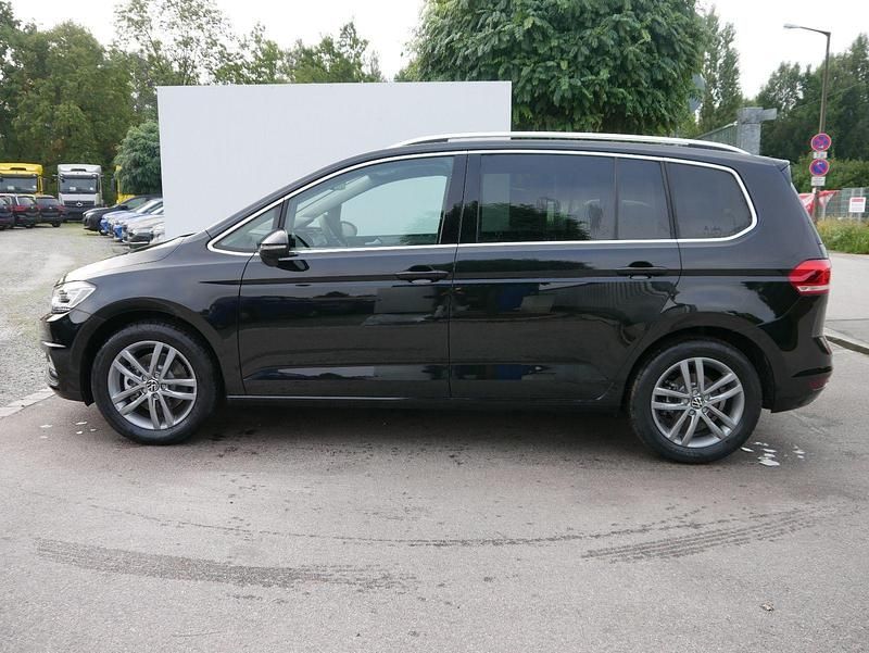 Neu VW Touran Highline 150 PS (110 kW) 2025 Grau Van / Kleinbus