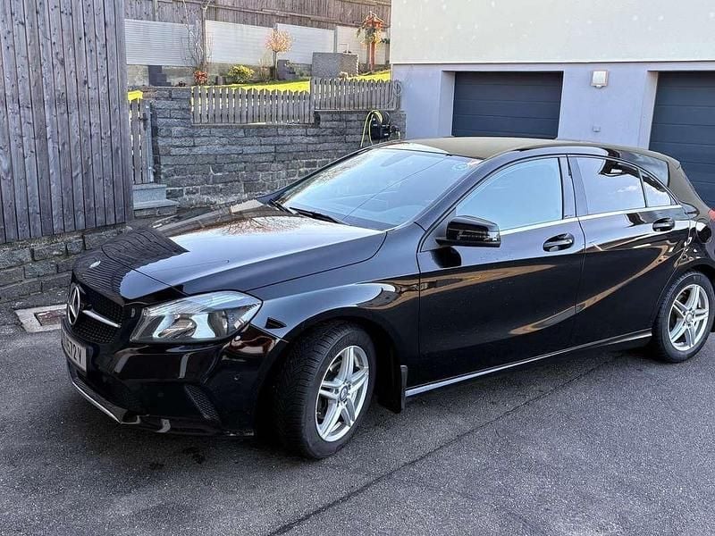 Schwarz Gebraucht 2017 Mercedes A160 Limousine | € 13.890 (Fairer Preis) - Bild 1/4