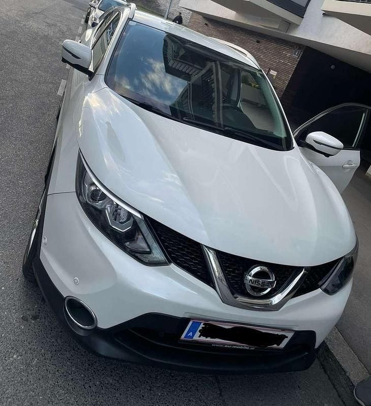 Weiß Gebraucht 2015 Nissan Qashqai 360º SUV | € 14.100 (Etwas zu teuer) - Bild 1/4