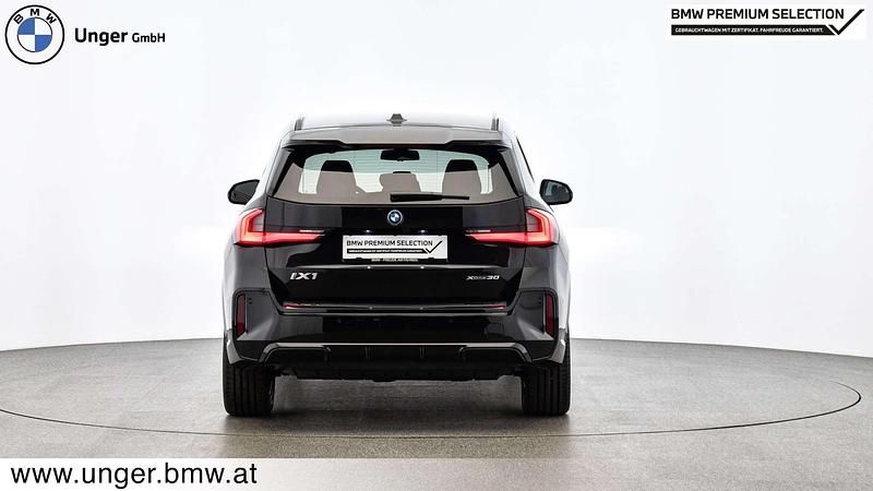 Gebraucht BMW iX1 Shadowline 225 kW (306 PS) 2024 Schwarz SUV
