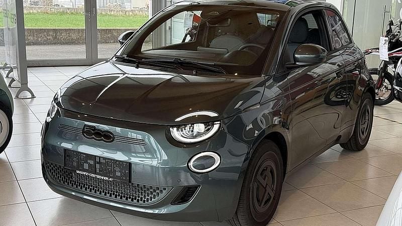 Grün Neu 2025 Fiat 500e Limousine | € 33.900 (Etwas zu teuer) - Bild 1/4