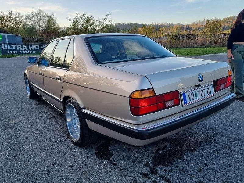 Gold Gebraucht 1994 BMW 740 Limousine | € 16.900 - Bild 1/4