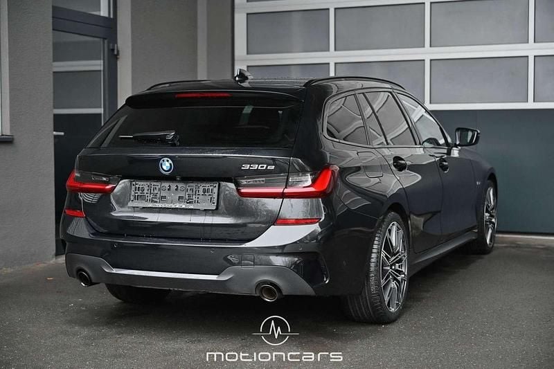Gebraucht BMW 330e M Sport 184 PS (135 kW) 2022 Schwarz Kombi