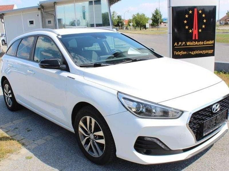 Weiß Gebraucht 2020 Hyundai i30 Select Kombi | € 11.900 (Fairer Preis) - Bild 1/4