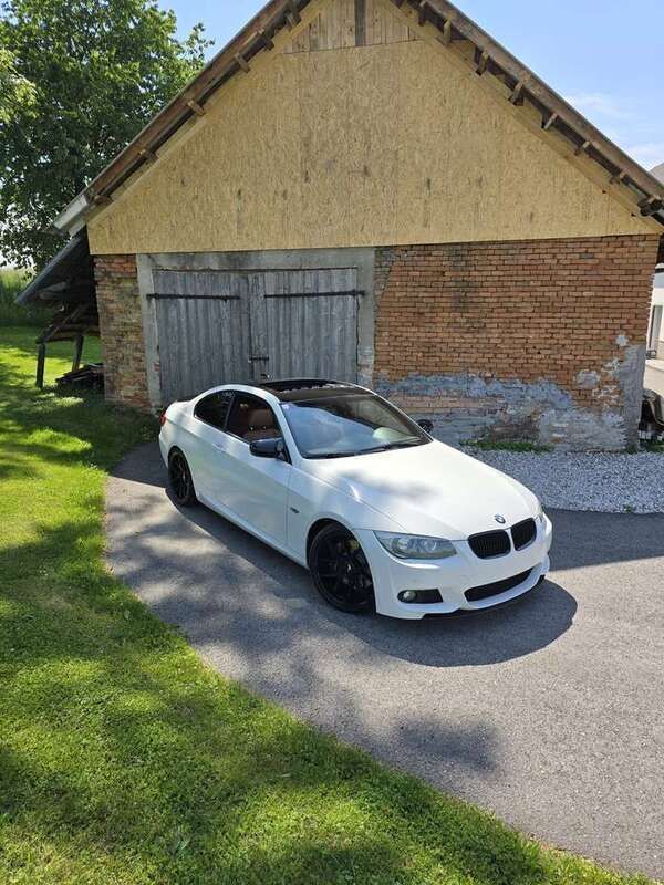 Weiß Gebraucht 2011 BMW 335 Coupé | € 23.500 - Bild 1/4