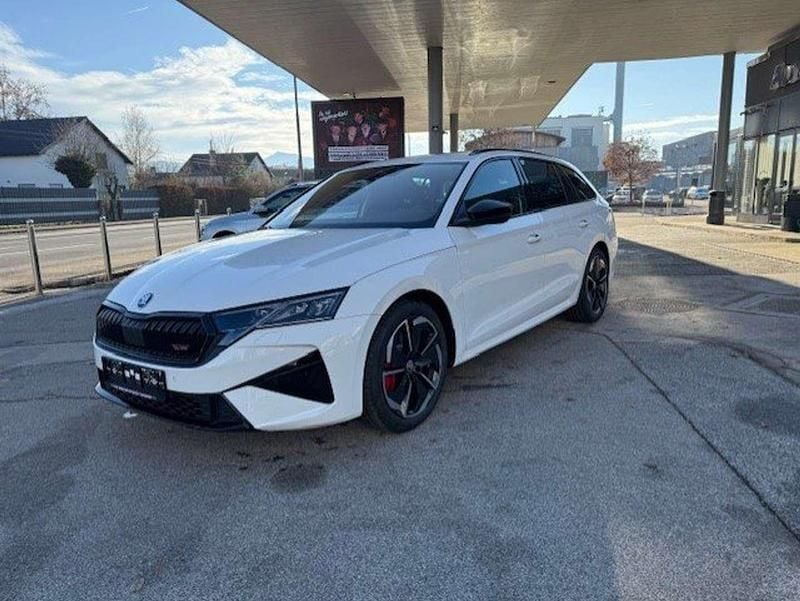 Weiß Gebraucht 2024 Skoda Octavia RS Kombi | € 37.700 - Bild 1/4