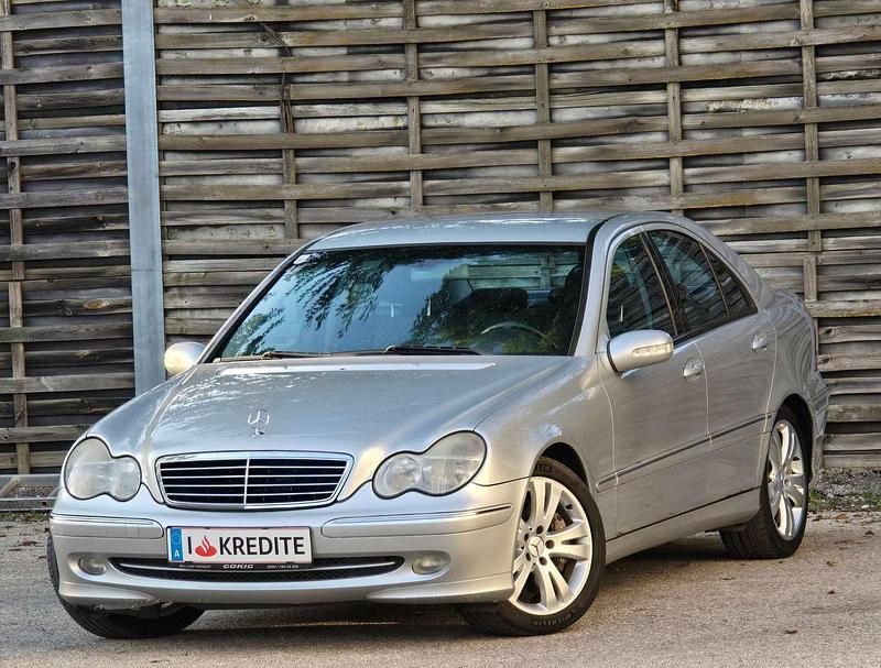 Grau Gebraucht 2003 Mercedes C220 Elegance Limousine | € 4.991 - Bild 1/4