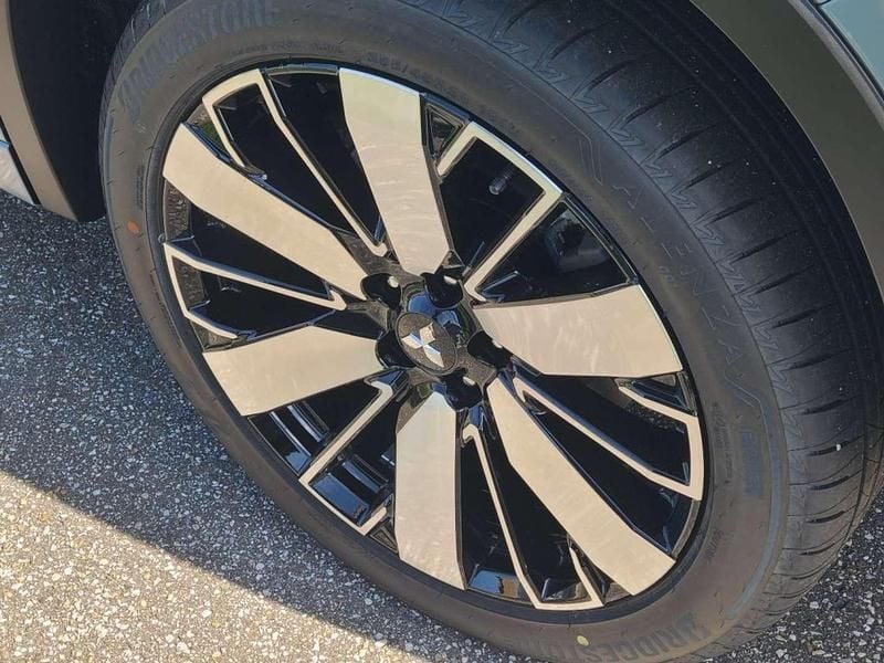 Neu Mitsubishi Outlander P-HEV 136 PS (100 kW) 2025 Schwarz SUV