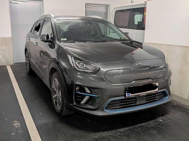 Grau Gebraucht 2021 Kia e-Niro SUV | € 18.900 (Superpreis) - Bild 1/1