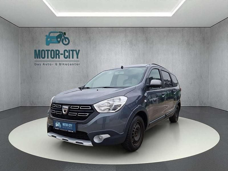 Grau Gebraucht 2018 Dacia Lodgy Stepway Van / Kleinbus | € 10.990 (Fairer Preis) - Bild 1/4