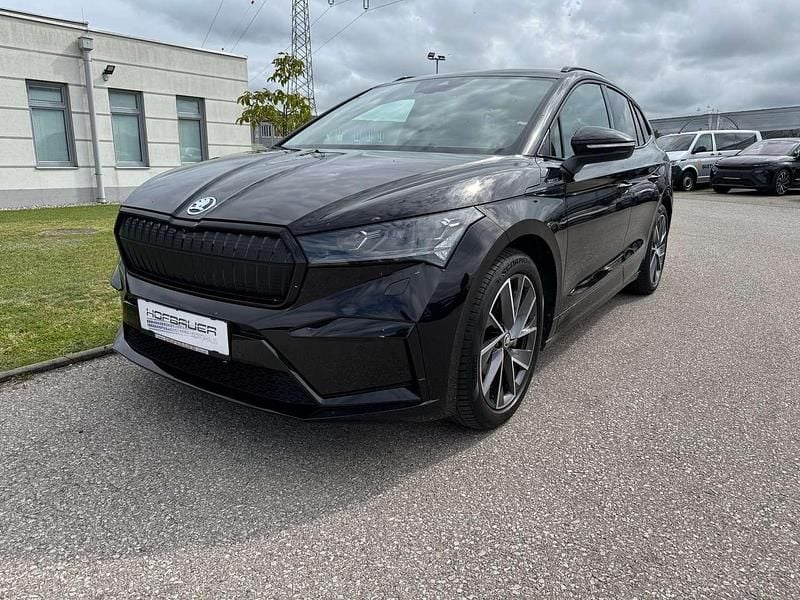 Schwarz metallicperleffektno Gebraucht 2022 Skoda Enyaq iV SportLine SUV | € 38.990 (Teuer) - Bild 1/4