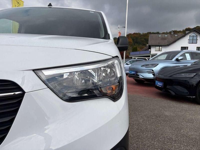 Gebraucht Opel Combo Enjoy 102 PS (75 kW) 2023 Weiß Van