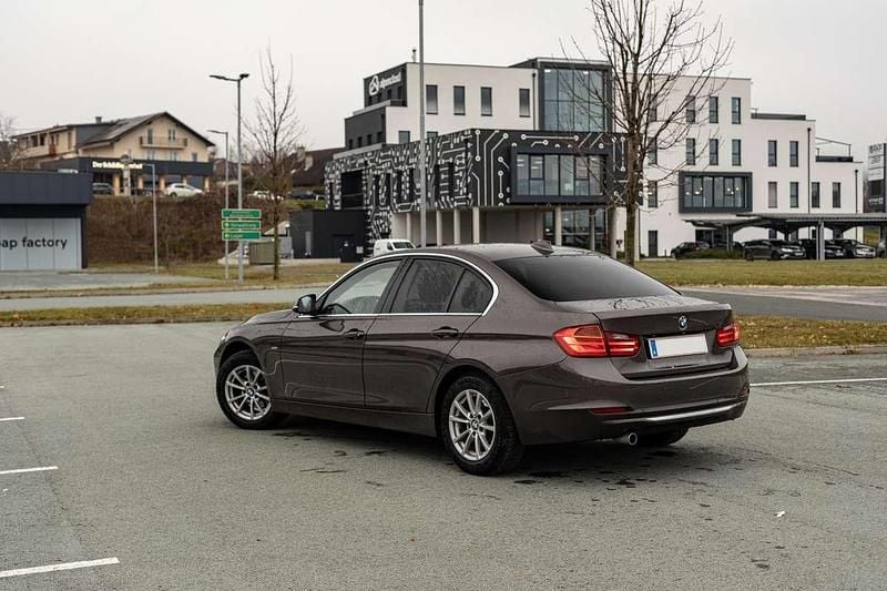 Gebraucht BMW 318 Luxury Line 143 PS (105 kW) 2013 Braun Limousine