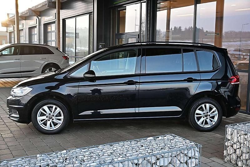 Gebraucht VW Touran Comfortline 122 PS (89 kW) 2022 Schwarz Van / Kleinbus