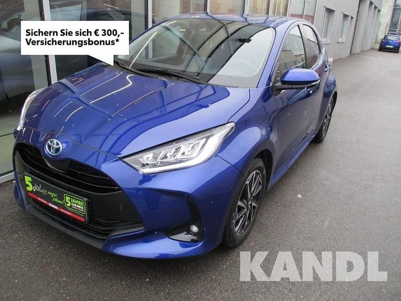 Gebraucht Toyota Yaris Hybrid Design 92 PS (67 kW) 2021 Blau Kleinwagen