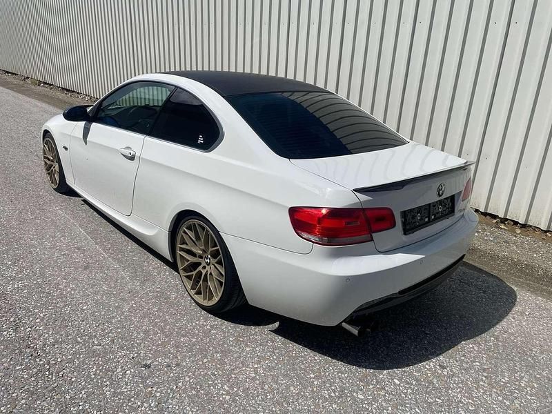 Gebraucht BMW 325 Performance 218 PS (160 kW) 2006 Weiß Coupé