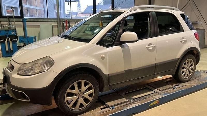 Gebraucht Fiat Sedici Emotion 135 PS (99 kW) 2010 Weiß SUV