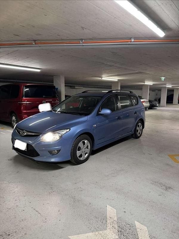Gebraucht Hyundai i30 90 PS (66 kW) 2011 Blau Kombi