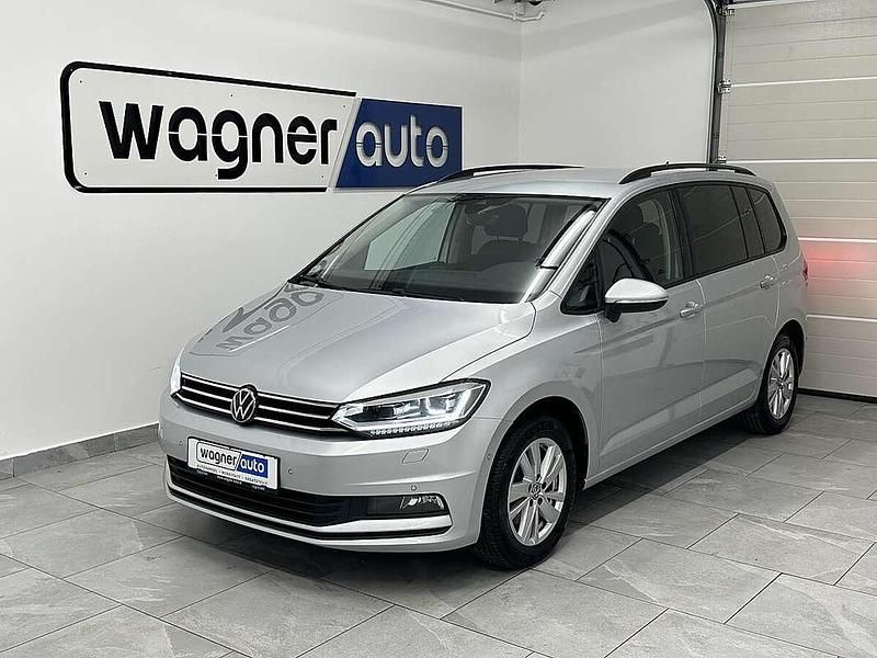 Gebraucht VW Touran Comfortline 122 PS (89 kW) 2022 Silber Van / Kleinbus