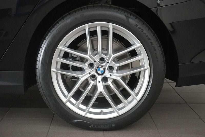 Gebraucht BMW 520 Efficient Dynamics 197 PS (144 kW) 2024 Saphirschwarz Kombi