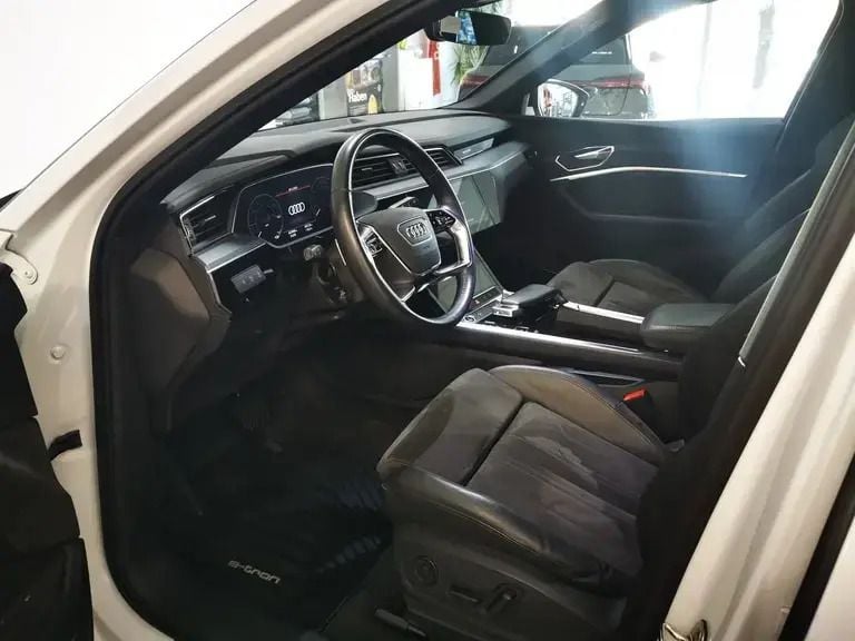 Gebraucht Audi e-tron Business 300 kW (408 PS) 2021 Weiss  metallic SUV