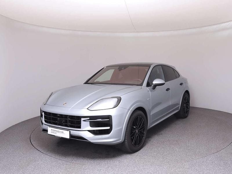 Hellgrau metallic Gebraucht 2024 Porsche Cayenne SUV | € 124.900 - Bild 1/4