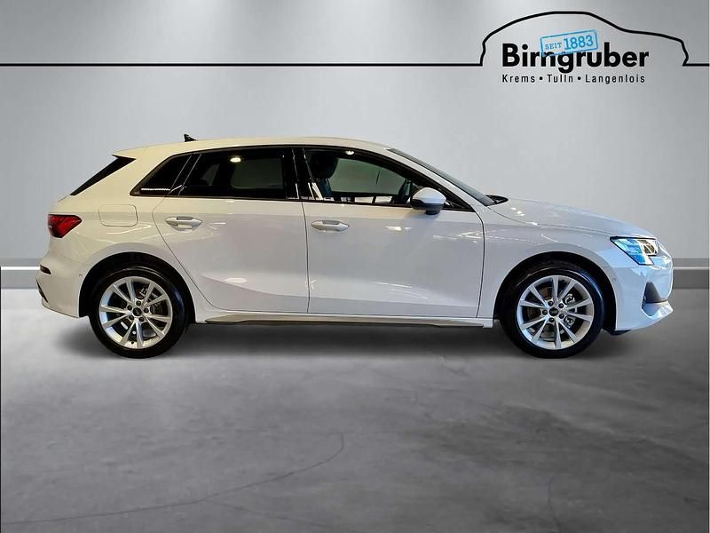 Neu Audi A3 Ambiente 116 PS (85 kW) 2025 Weiß Limousine