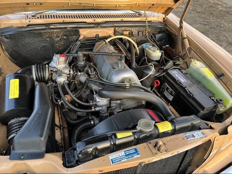 Gebraucht Mercedes 200 95 PS (69 kW) 1975 Beige Limousine