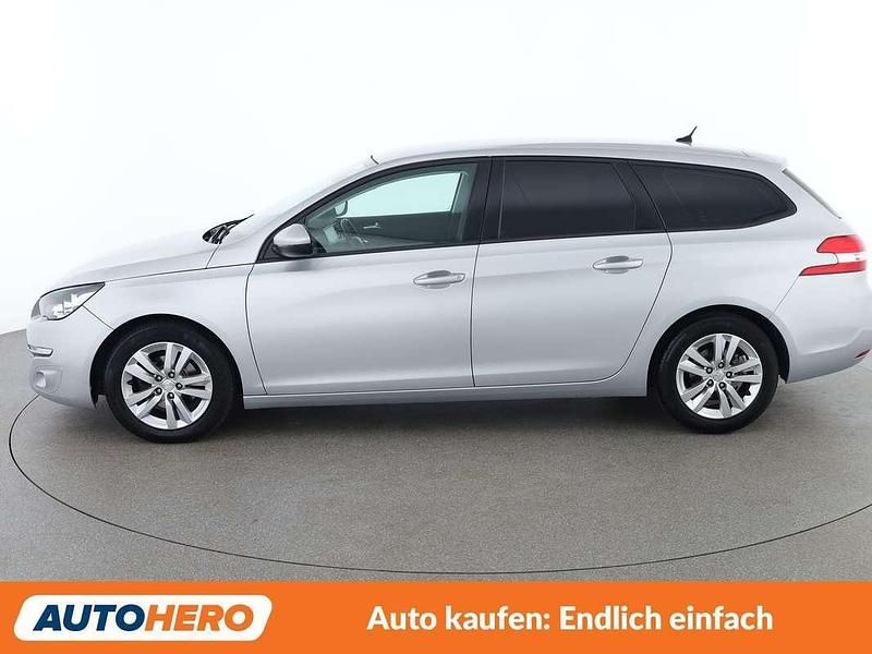 Gebraucht Peugeot 308 Active 120 PS (88 kW) 2017 Grau Kombi