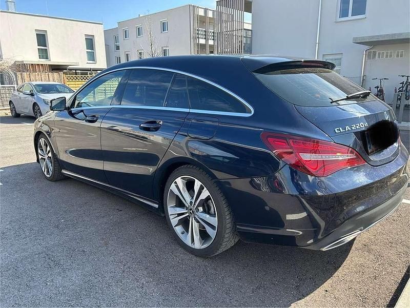 Gebraucht Mercedes CLA220 Shooting Brake 177 PS (130 kW) 2018 Blau Kombi