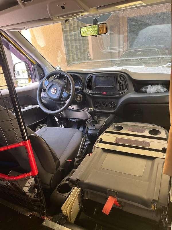 Gebraucht Fiat Doblò 90 PS (66 kW) 2015 Gelb Van / Kleinbus