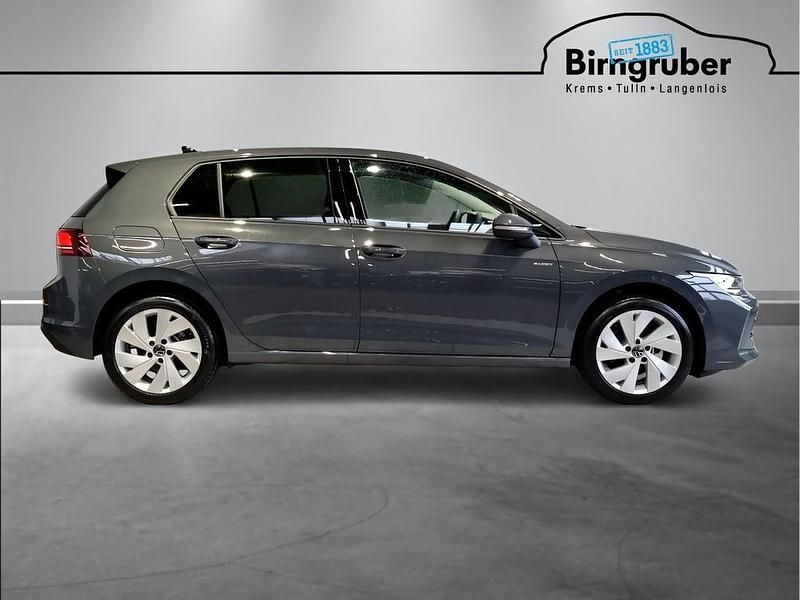 Neu VW Golf VIII 115 PS (84 kW) 2026 Mittelgrau  metallic