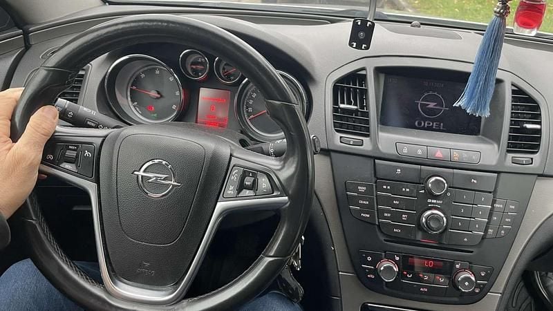 Blau Gebraucht 2010 Opel Insignia Cosmo Limousine | € 6.000 (Fairer Preis) - Bild 1/4