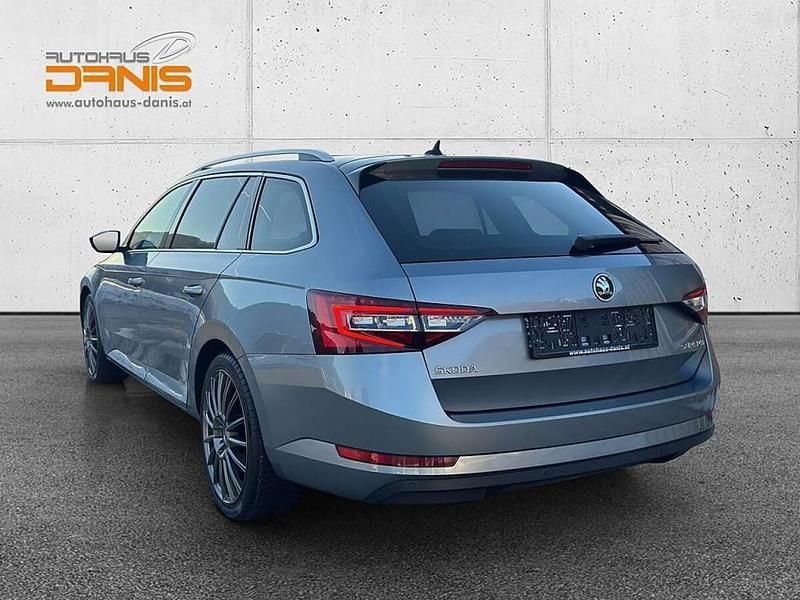 Gebraucht Skoda Superb Style 150 PS (110 kW) 2017 Grau Kombi