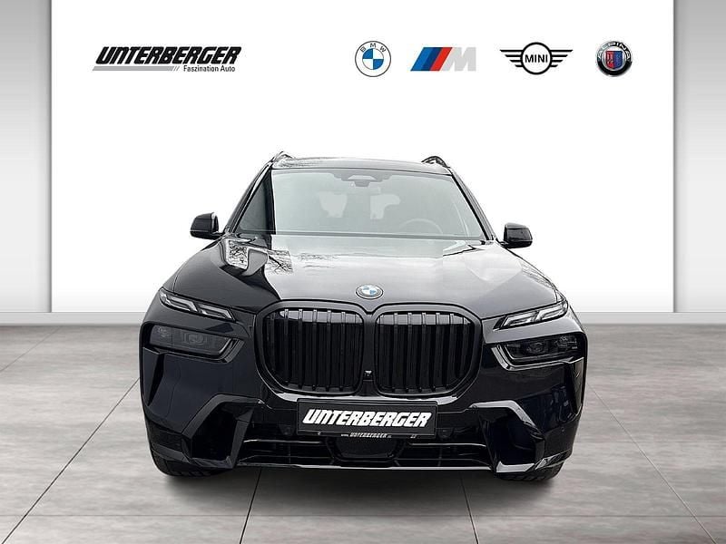 Neu BMW X7 M Sport 352 PS (258 kW) 2025 Schwarz SUV