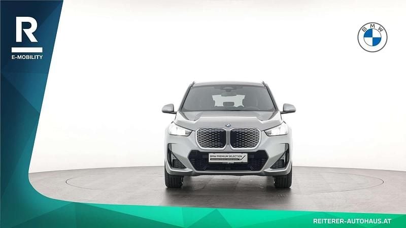 Gebraucht BMW iX1 Shadowline 150 kW (204 PS) 2025 Silber (spacesilber) SUV