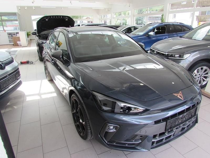Gebraucht Cupra Leon 204 PS (150 kW) 2025 Dunkelgrau  metallicperleffekt Kombi
