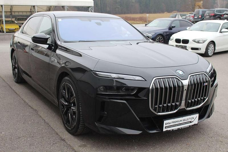 Gebraucht BMW i7 Executive 485 kW (660 PS) 2023 Saphirschwarz Limousine